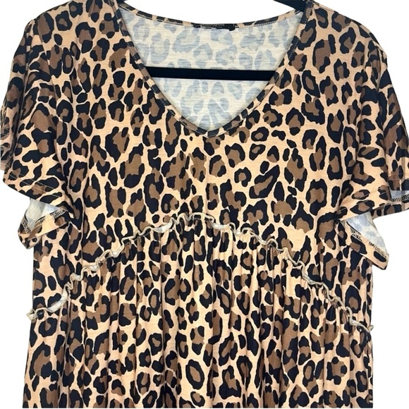 NWT Dress L Ruffle Empire Waist Animal Print V-Neck Short Sleeve Loose Fitting - Picture 2 of 12